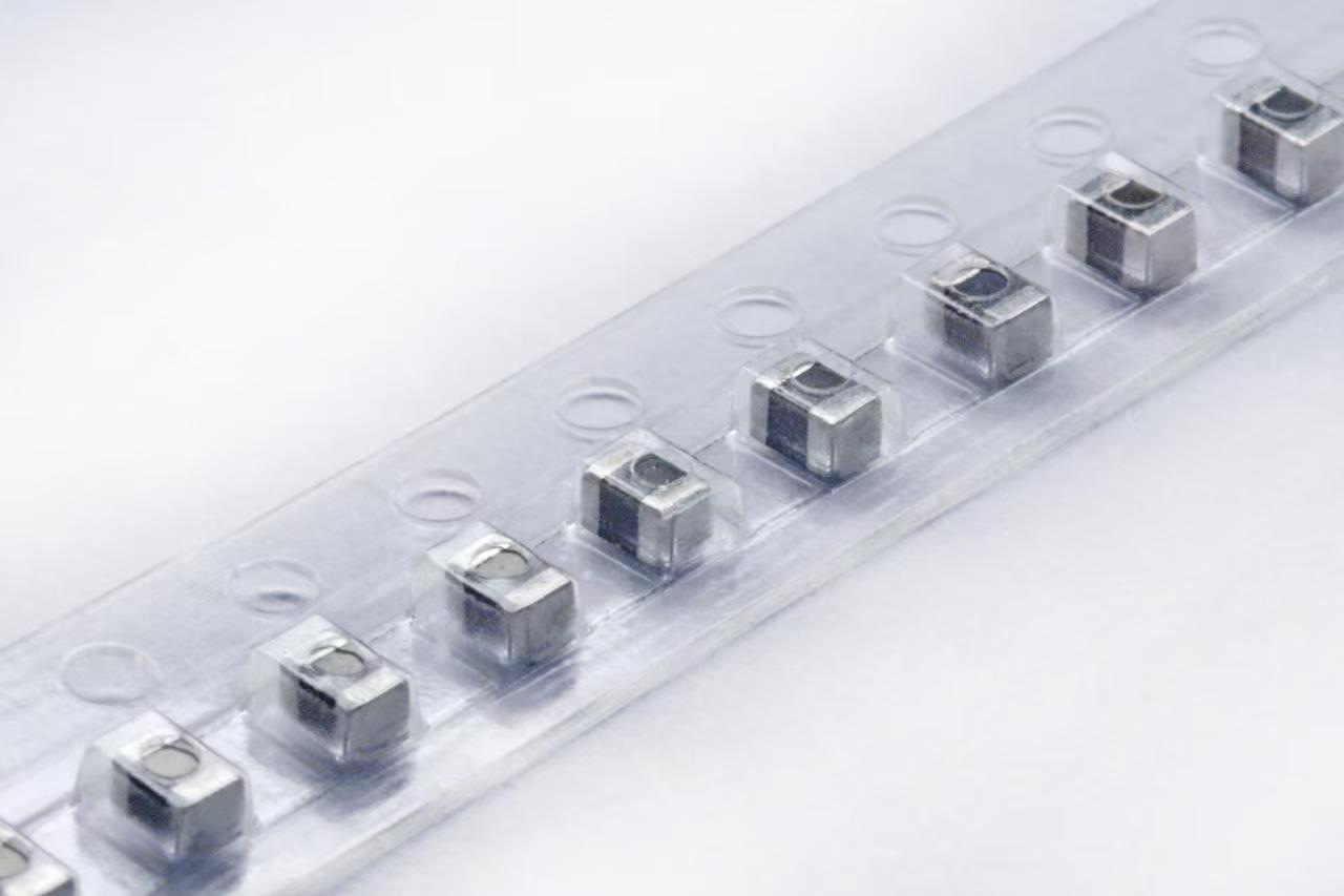 长宽倒置多层片式瓷介固定电容器